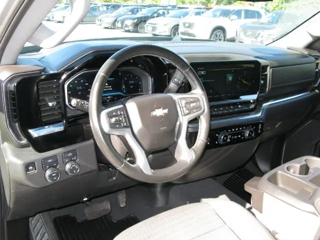 2024 Chevrolet Silverado 1500 LT — photo