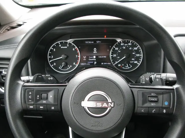 2023 Nissan Rogue SV — photo