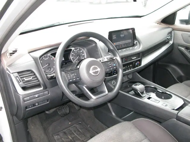 2023 Nissan Rogue SV — photo