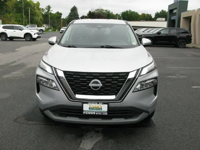 2023 Nissan Rogue SV — photo