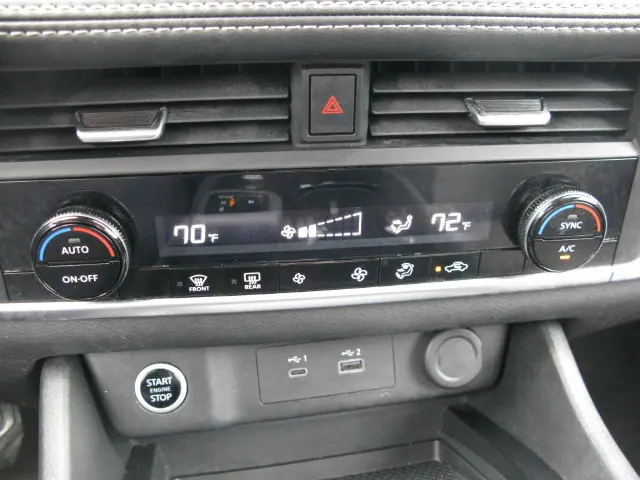 2023 Nissan Rogue SV — photo