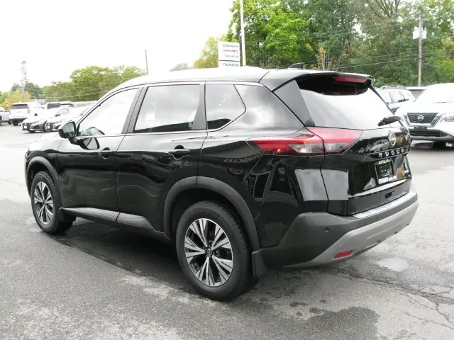 2023 Nissan Rogue SV — photo