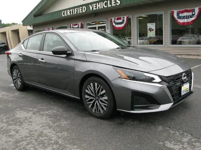 2024 Nissan Altima 2.5 SV — photo