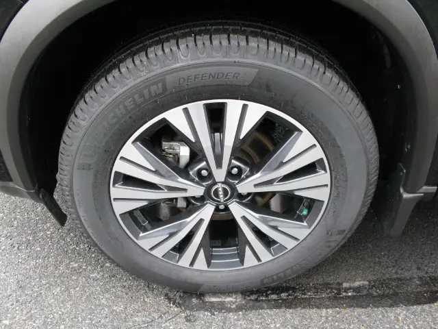 2023 Nissan Rogue SV — photo