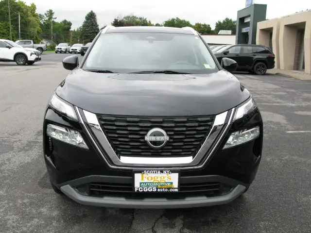 2023 Nissan Rogue SV — photo