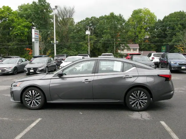 2024 Nissan Altima 2.5 SV — photo