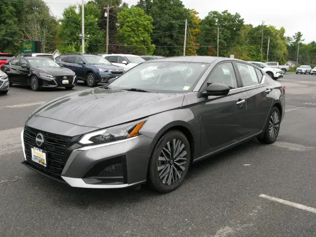 2024 Nissan Altima 2.5 SV — photo