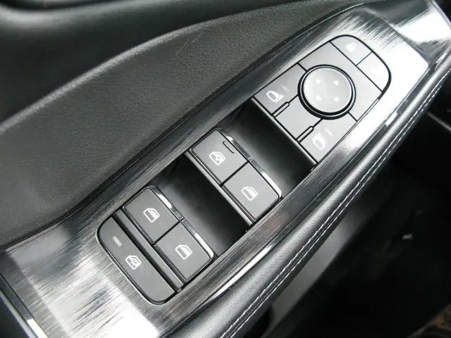 2023 Nissan Rogue SV — photo
