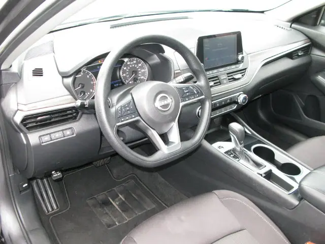 2024 Nissan Altima 2.5 SV — photo