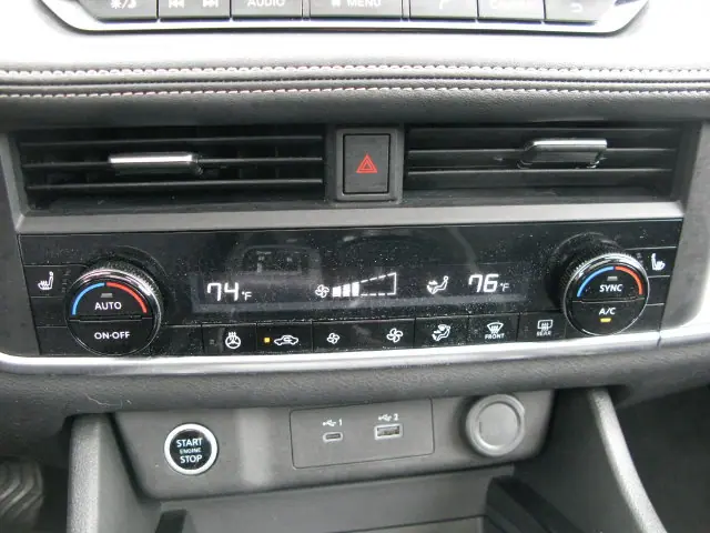 2023 Nissan Rogue SV — photo