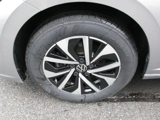 2024 Volkswagen Jetta S — photo