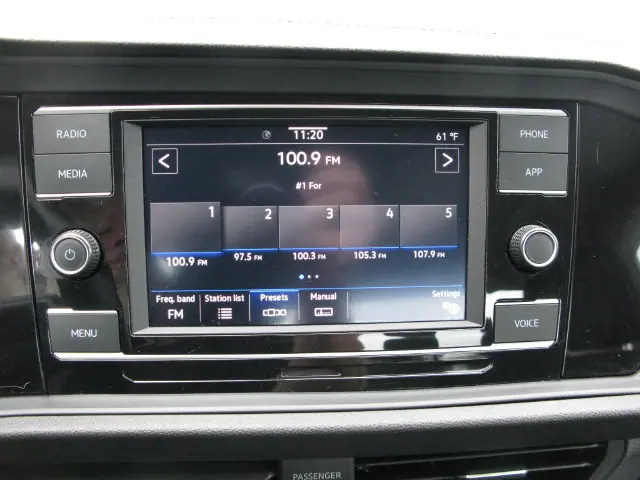 2024 Volkswagen Jetta S — photo
