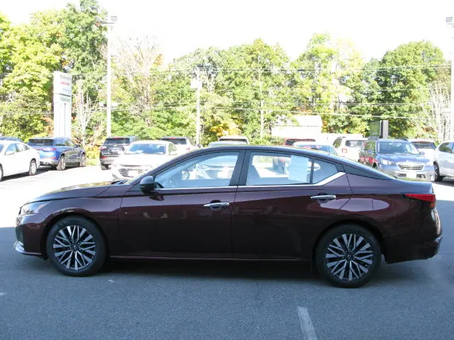 2024 Nissan Altima 2.5 SV — photo