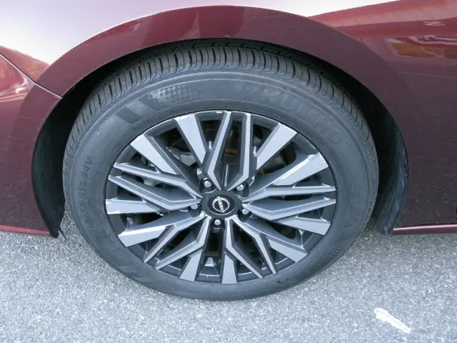 2024 Nissan Altima 2.5 SV — photo