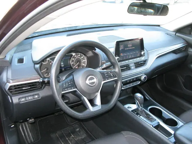 2024 Nissan Altima 2.5 SV — photo