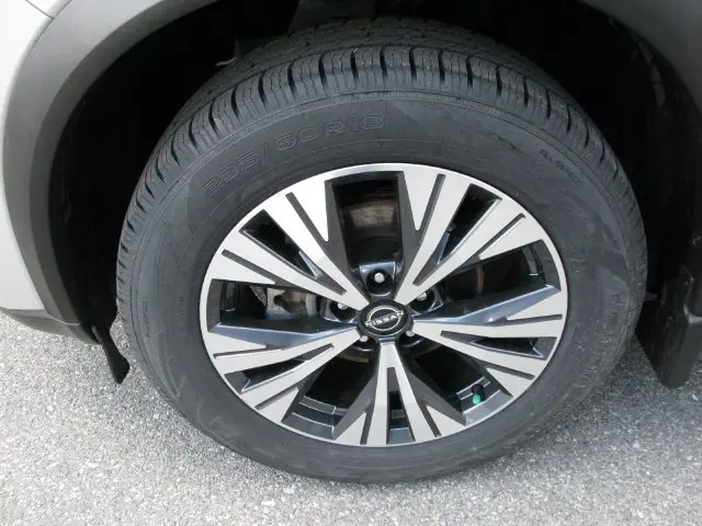 2023 Nissan Rogue SV — photo