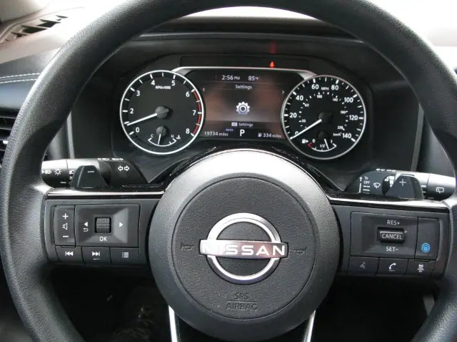 2023 Nissan Rogue SV — photo