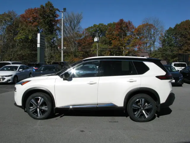 2023 Nissan Rogue SL — photo