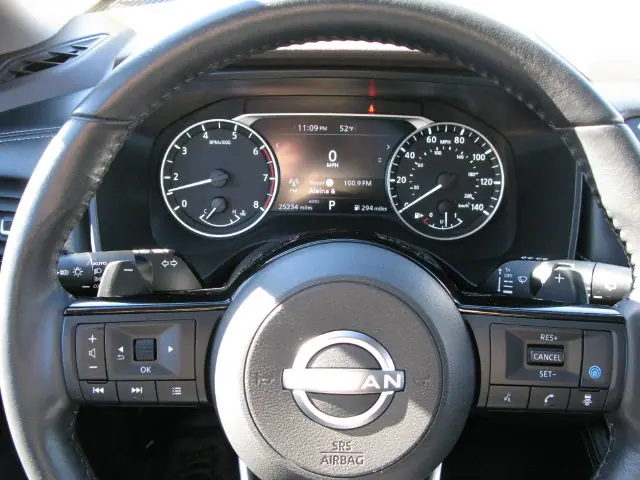 2023 Nissan Rogue SL — photo