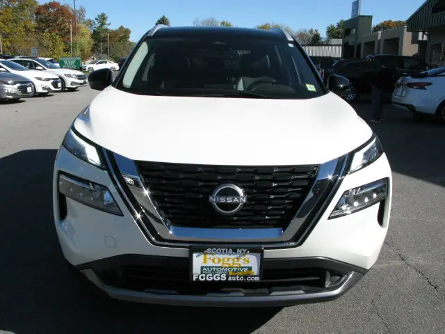 2023 Nissan Rogue SL — photo