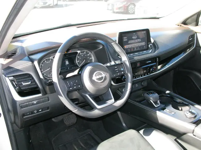 2023 Nissan Rogue SL — photo