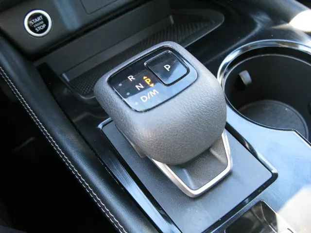 2023 Nissan Rogue SL — photo