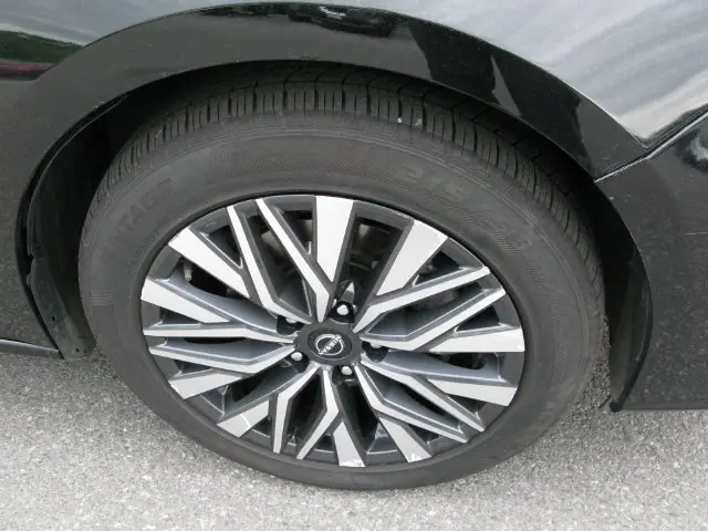 2024 Nissan Altima 2.5 SV — photo