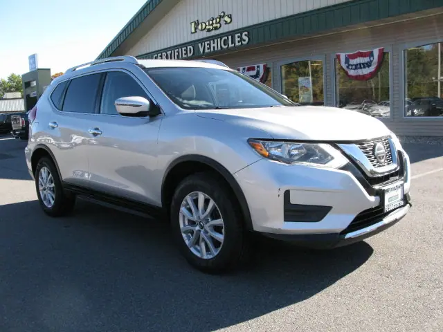 2018 Nissan Rogue SV — photo