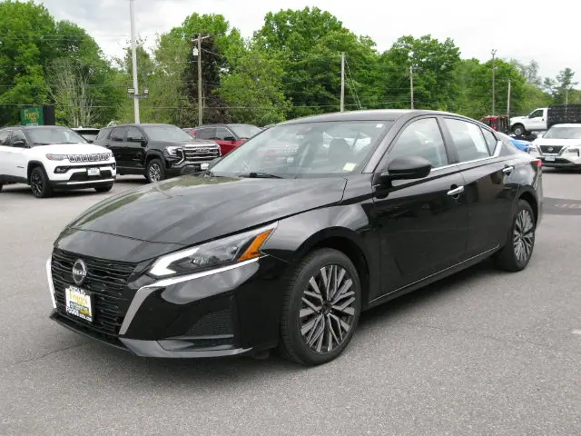 2024 Nissan Altima 2.5 SV — photo