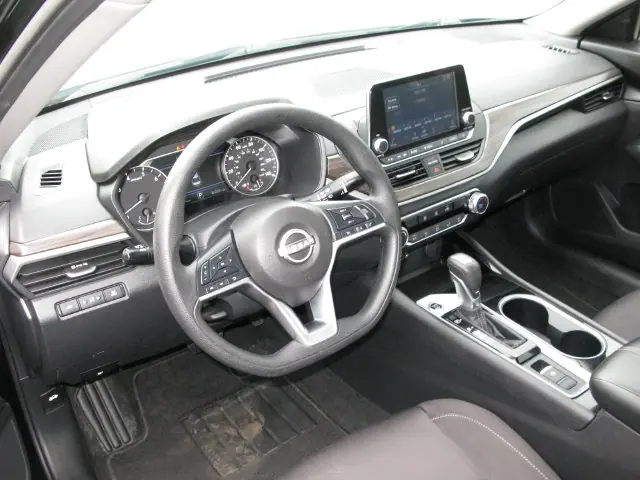 2024 Nissan Altima 2.5 SV — photo