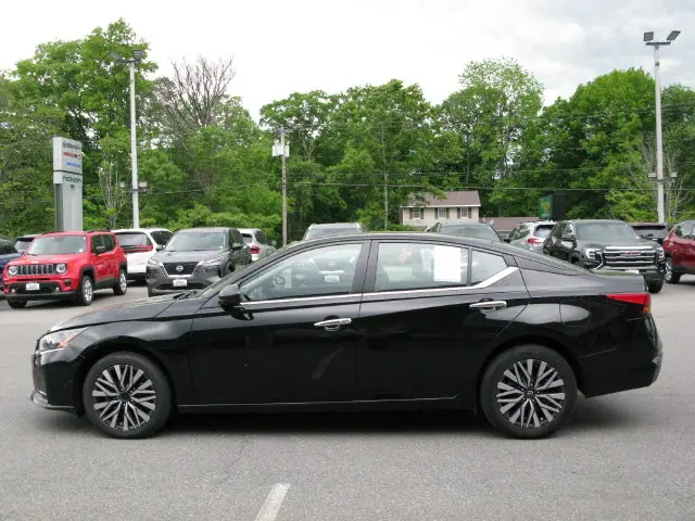 2024 Nissan Altima 2.5 SV — photo