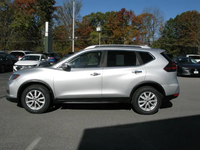 2018 Nissan Rogue SV — photo
