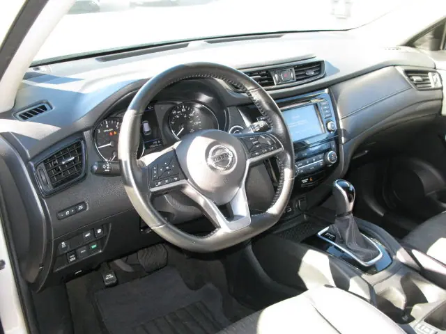 2018 Nissan Rogue SV — photo