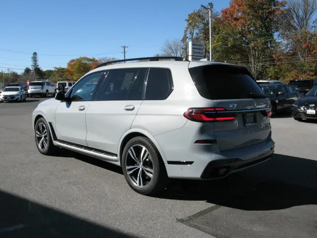 2023 BMW X7 xDrive40i — photo