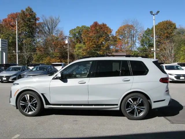 2023 BMW X7 xDrive40i — photo