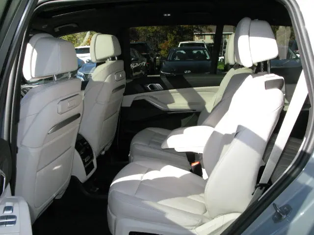 2023 BMW X7 xDrive40i — photo