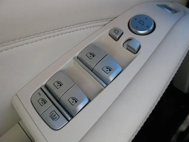 2023 BMW X7 xDrive40i — photo