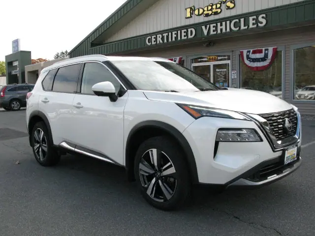 2023 Nissan Rogue SL — photo