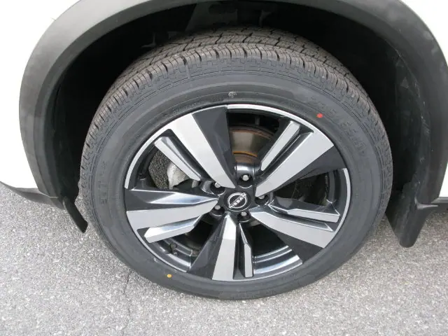 2023 Nissan Rogue SL — photo