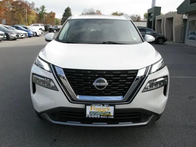 2023 Nissan Rogue SL — photo