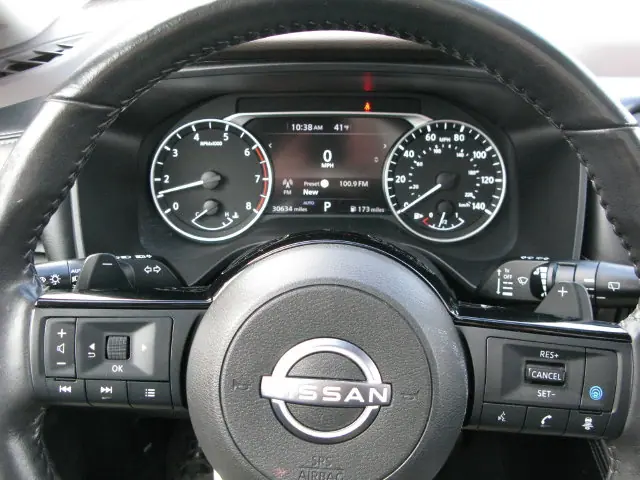 2023 Nissan Rogue SL — photo